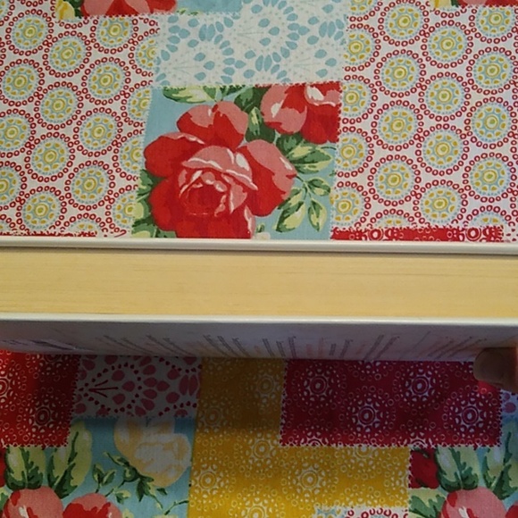 Eleanor & Park a novel hardback - Picture 4 of 6